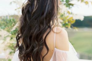 Прическа невесты с распущенными волосами