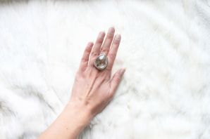 Кольцо с белым кварцем
