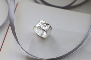 Кольцо мятое серебро