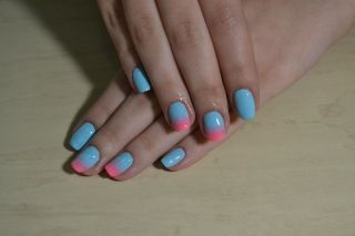 Голубые ногти с розовым