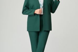 Женский костюм зеленого цвета
