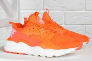 Оранжевые кроссовки