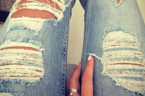 Рваные джинсы с заплатками