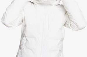 Белая лыжная куртка