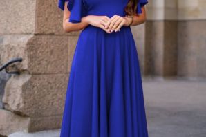 Длинное синее платье