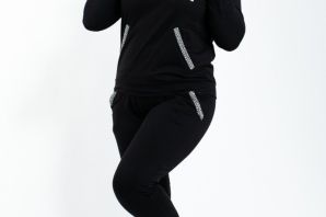 Черный спортивный костюм со стразами