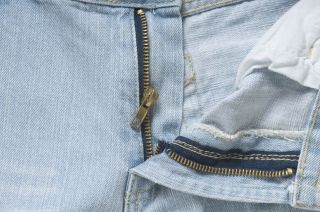 Застежка на джинсах