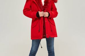 Зимняя куртка женская красная с мехом