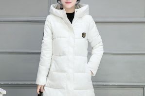 Белая длинная зимняя куртка
