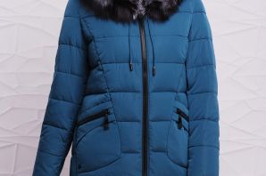 Зимняя куртка женская изумрудного цвета