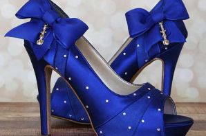 Синие атласные туфли
