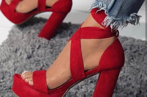 Красные туфли на платформе