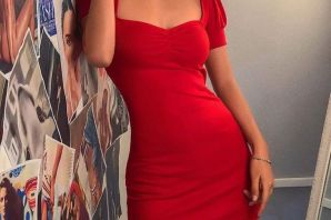 Короткое красное платье в обтяжку