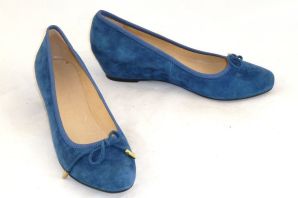 Голубые замшевые туфли