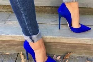 Темно синие туфли на каблуке