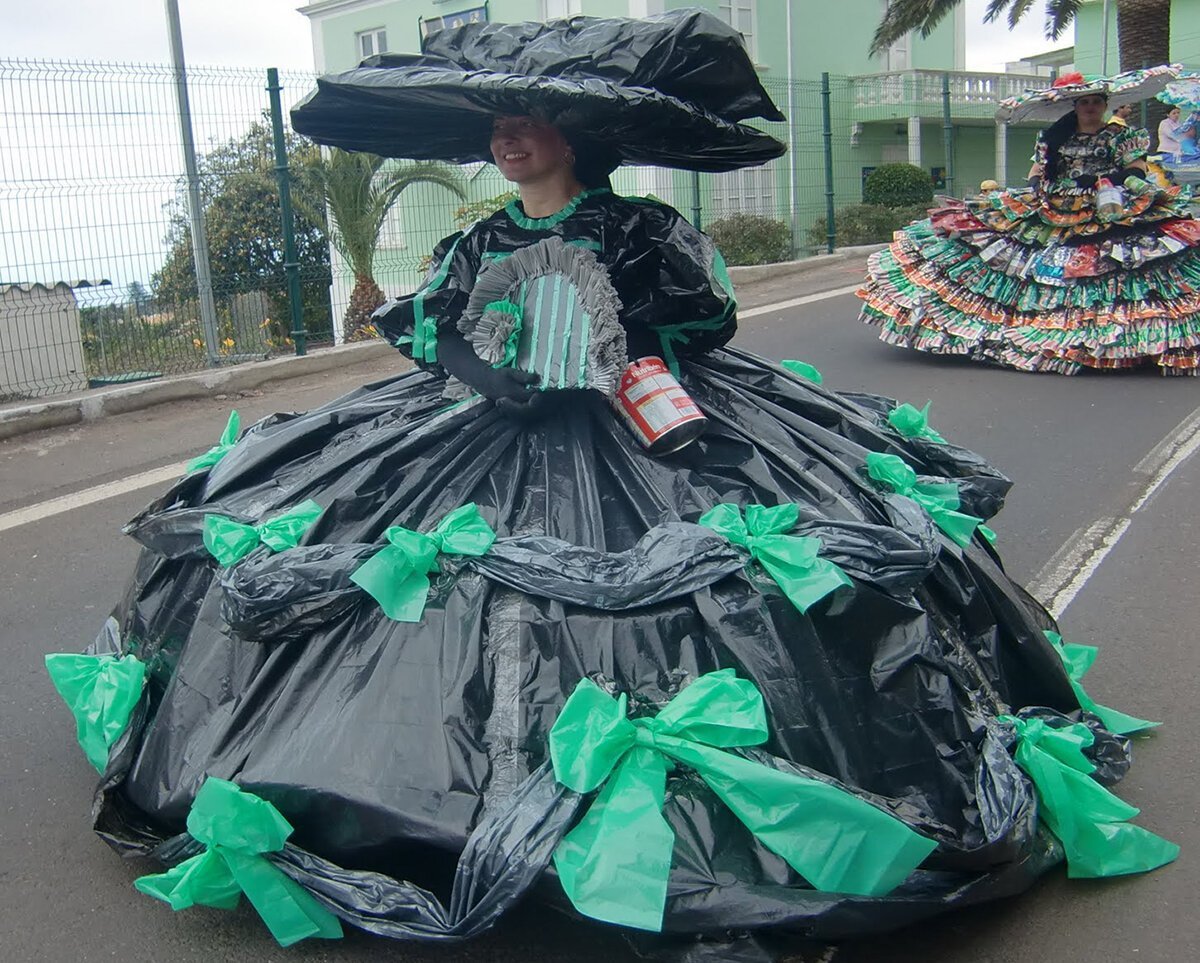 Девушки в платьях из капусты устроили дефиле в Одинцово (фото)