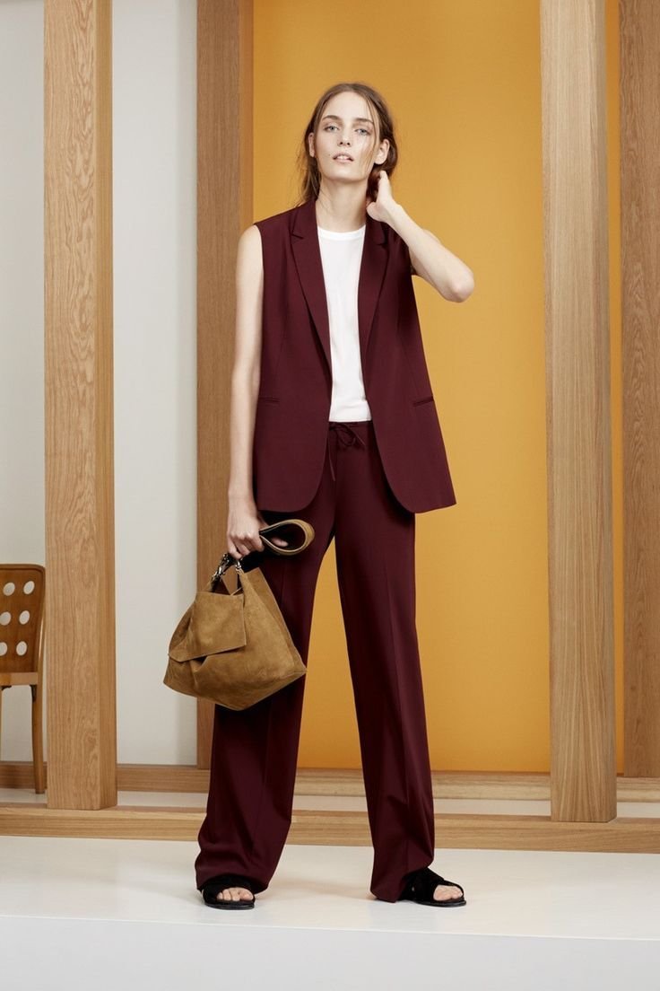 Костюм с длинной жилеткой