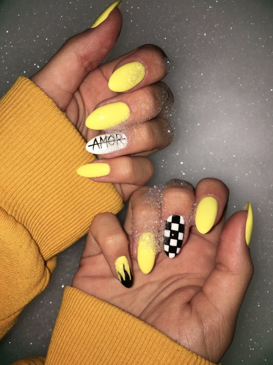 Дизайн ногтей желтого цвета