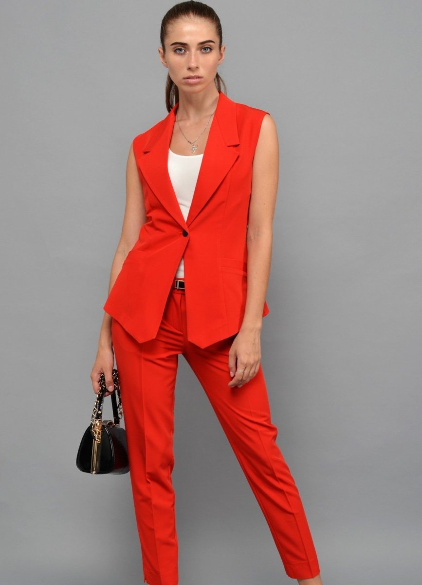 Брючный костюм с жилетом