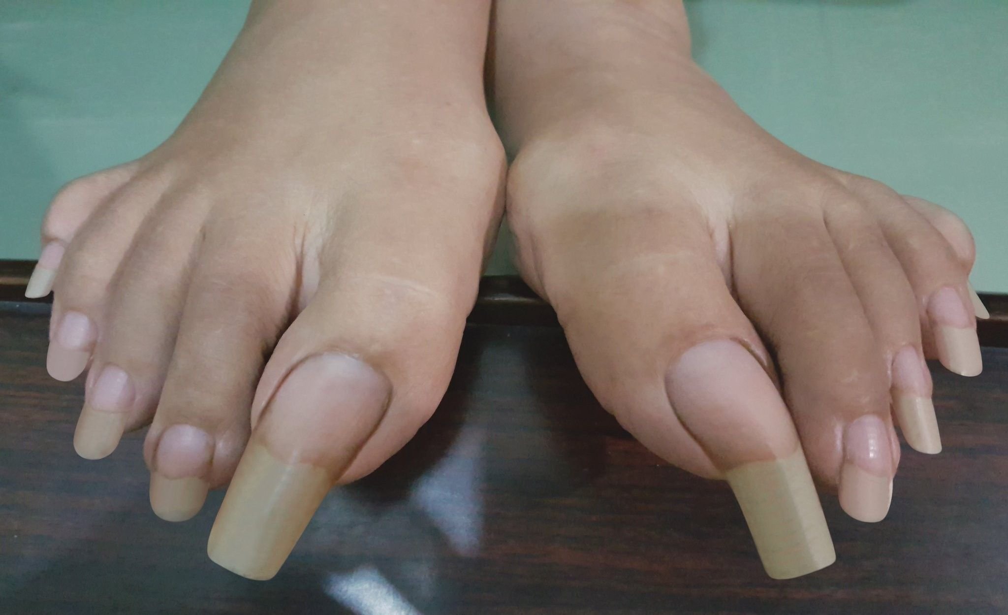 Красивые длинные ногти на ногах