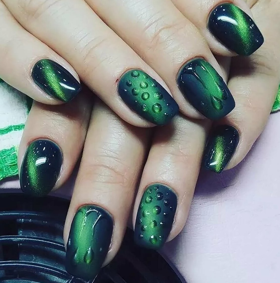 Маникюр жёлтый с чёрным