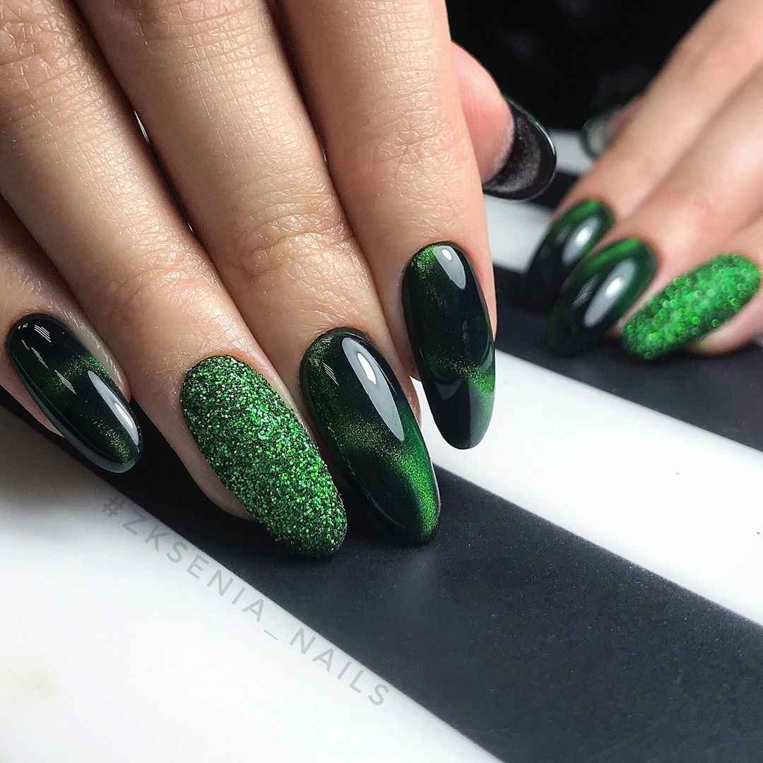 Черный и зеленый маникюр на миндальные ногти