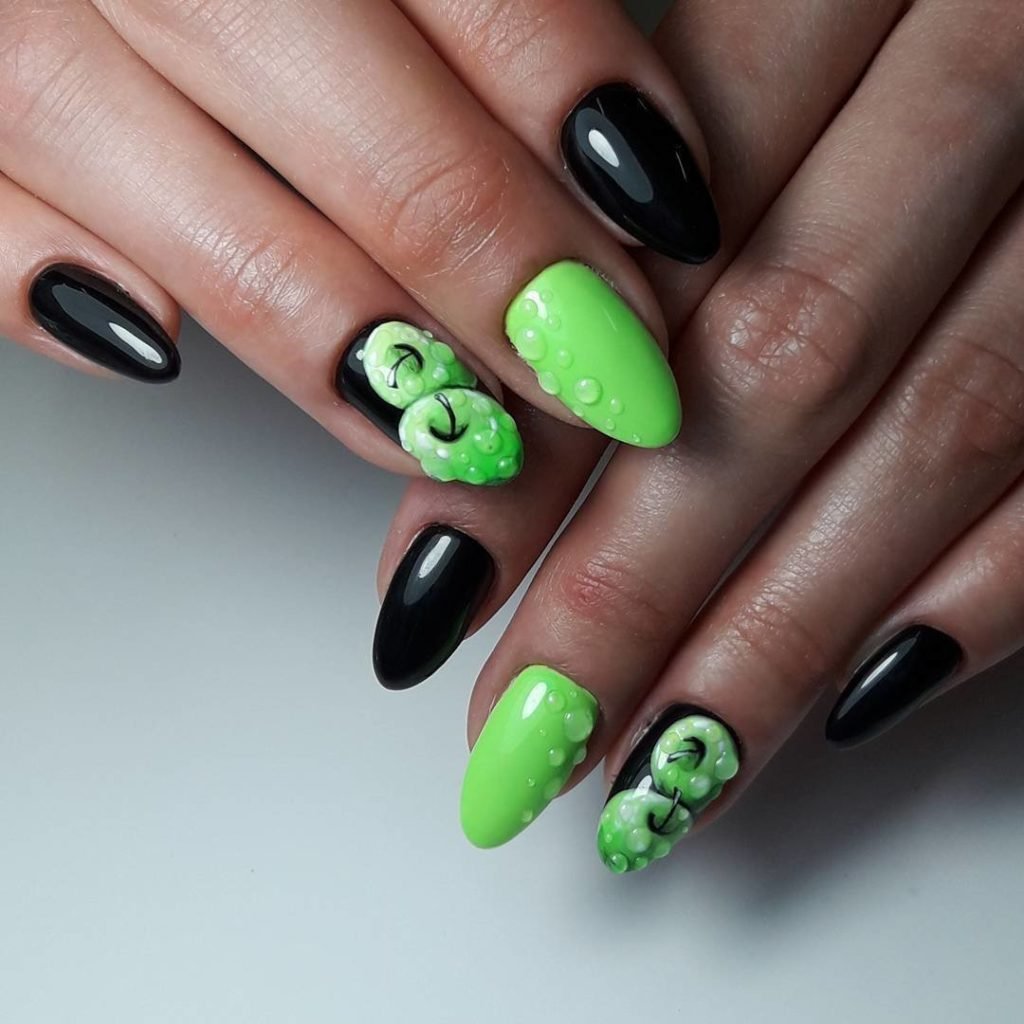 Чёрно зелёные ногти длинные