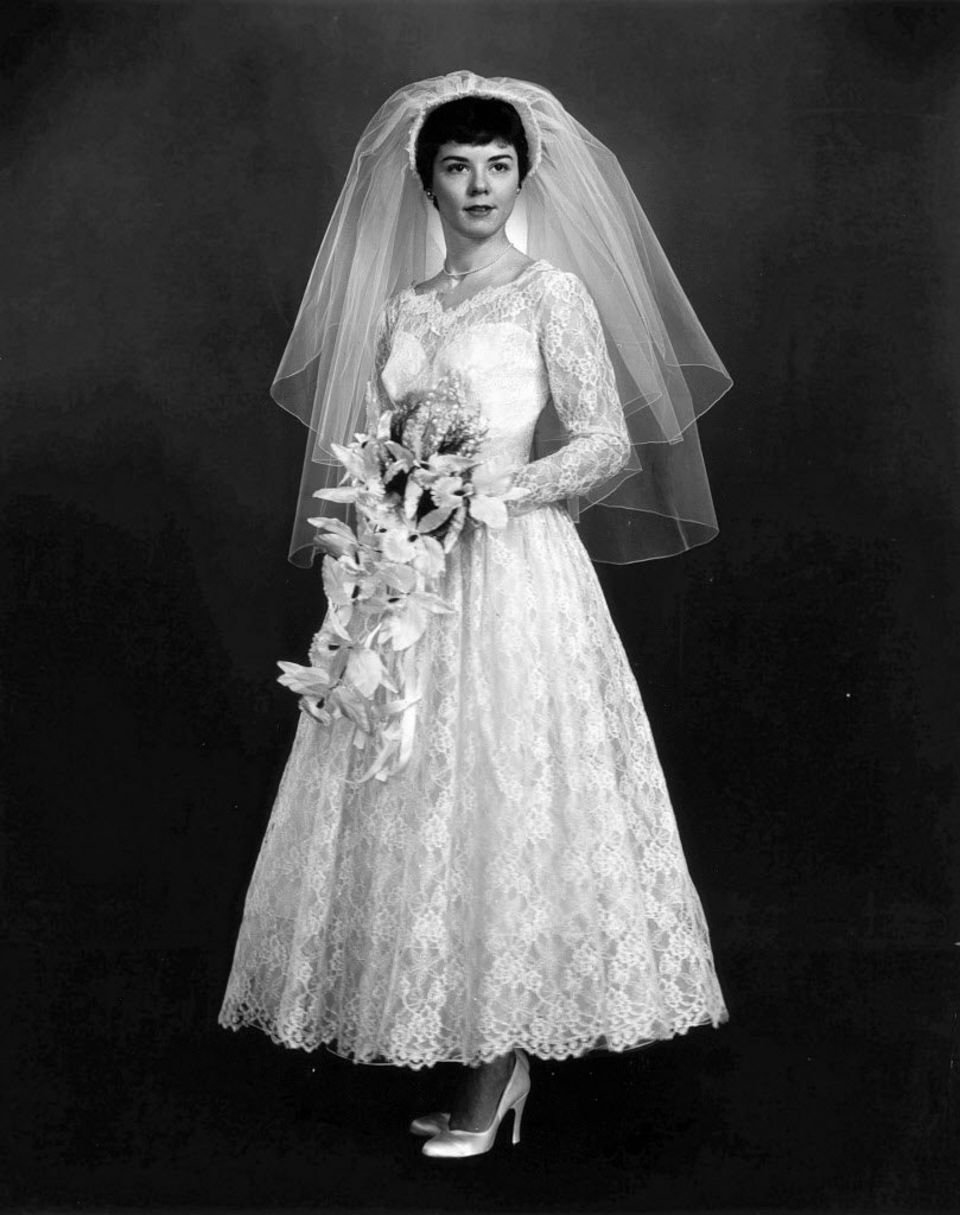 Невеста 50 годов. Свадебные платья 1960х ретро стили. Свадебные платья 1950 годов. Свадебные платья 70-х годов. Свадебные платья 80-х годов.