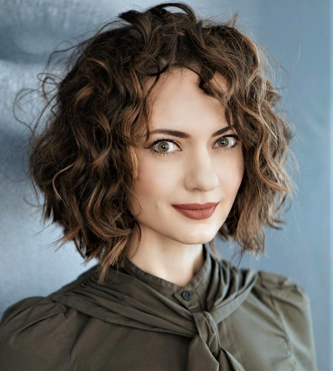 Короткие стрижки на пушистые вьющиеся волосы