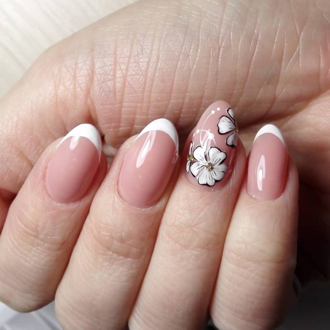 Французский маникюр на круглые ногти