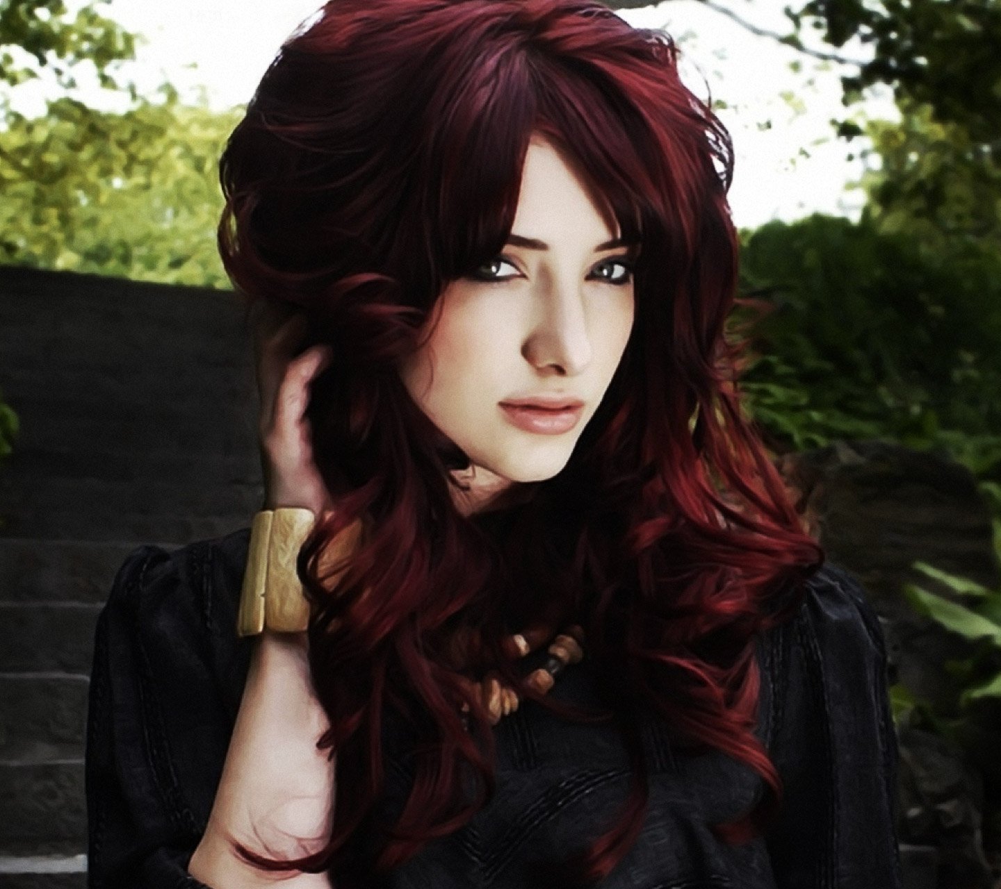 Черно бордовые волосы. Эстель бургунди махагон. Бургундия махагон цвет волос. Бордовый цвет волос. Красные волосы.