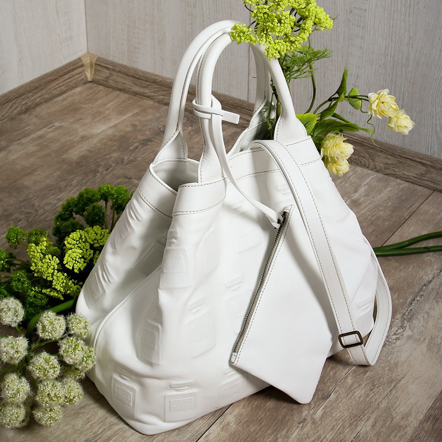 Большие белые сумки. Io pelle сумки. Белая сумка. Большая белая сумка. Сумка женская белый.