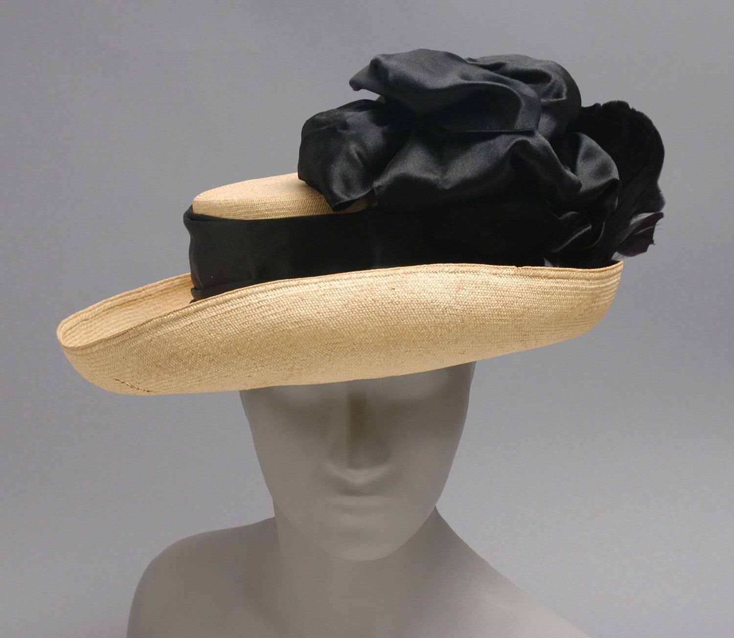 Шляпа на конце. Шляпки Шанель 1910. Шляпки Филиппа Трейси.
