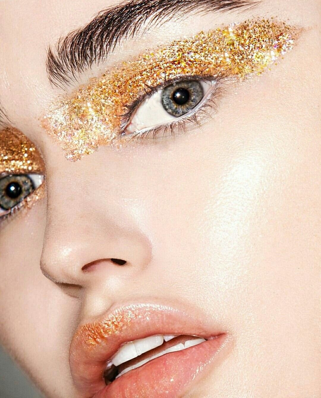 Креативный макияж золото