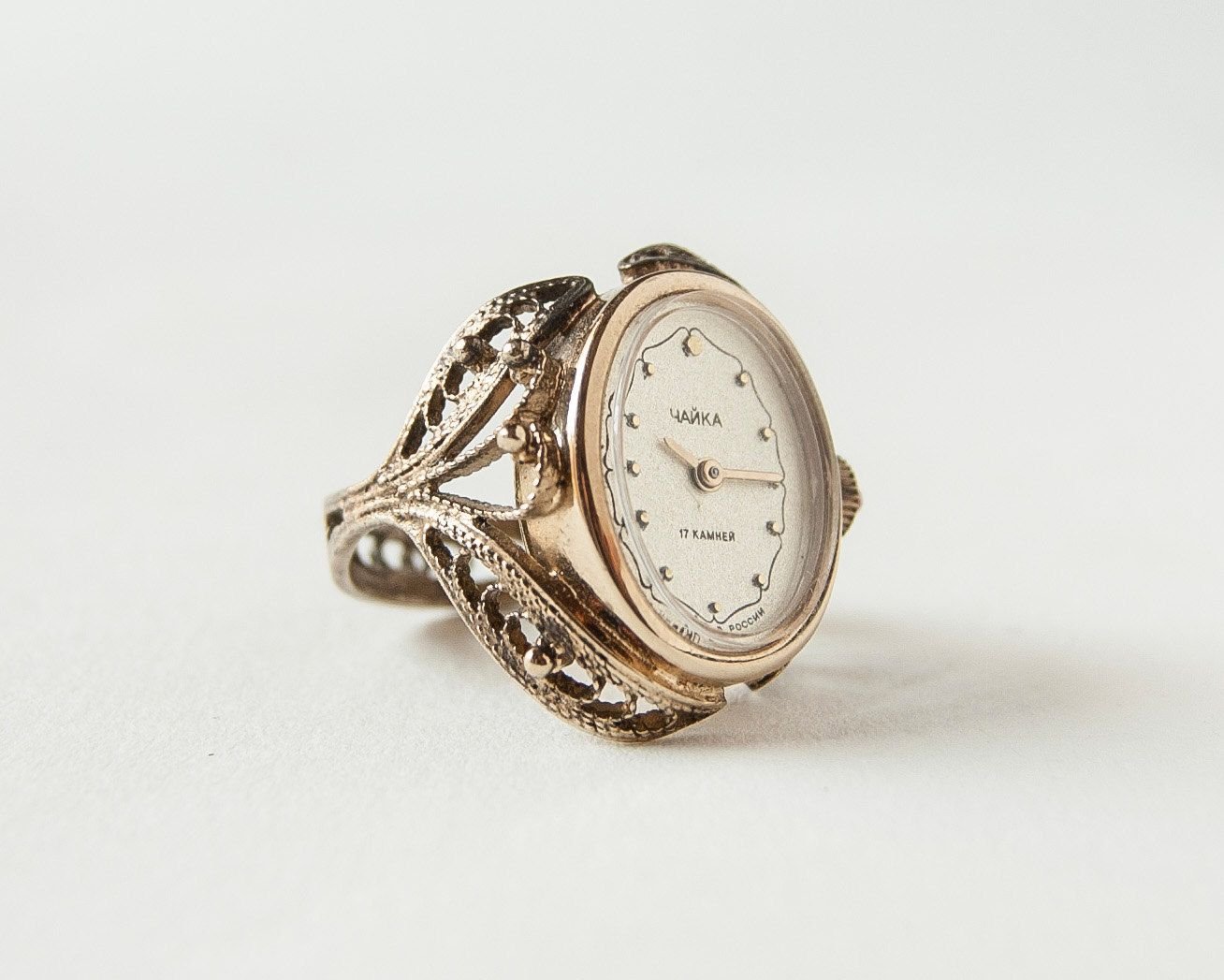 Браслет кольцами часы. Перстень часы Чайка кварц. Чайка кварц часы кольцо. Часы Чайка 267249 кольцо. Золотое кольцо часы.