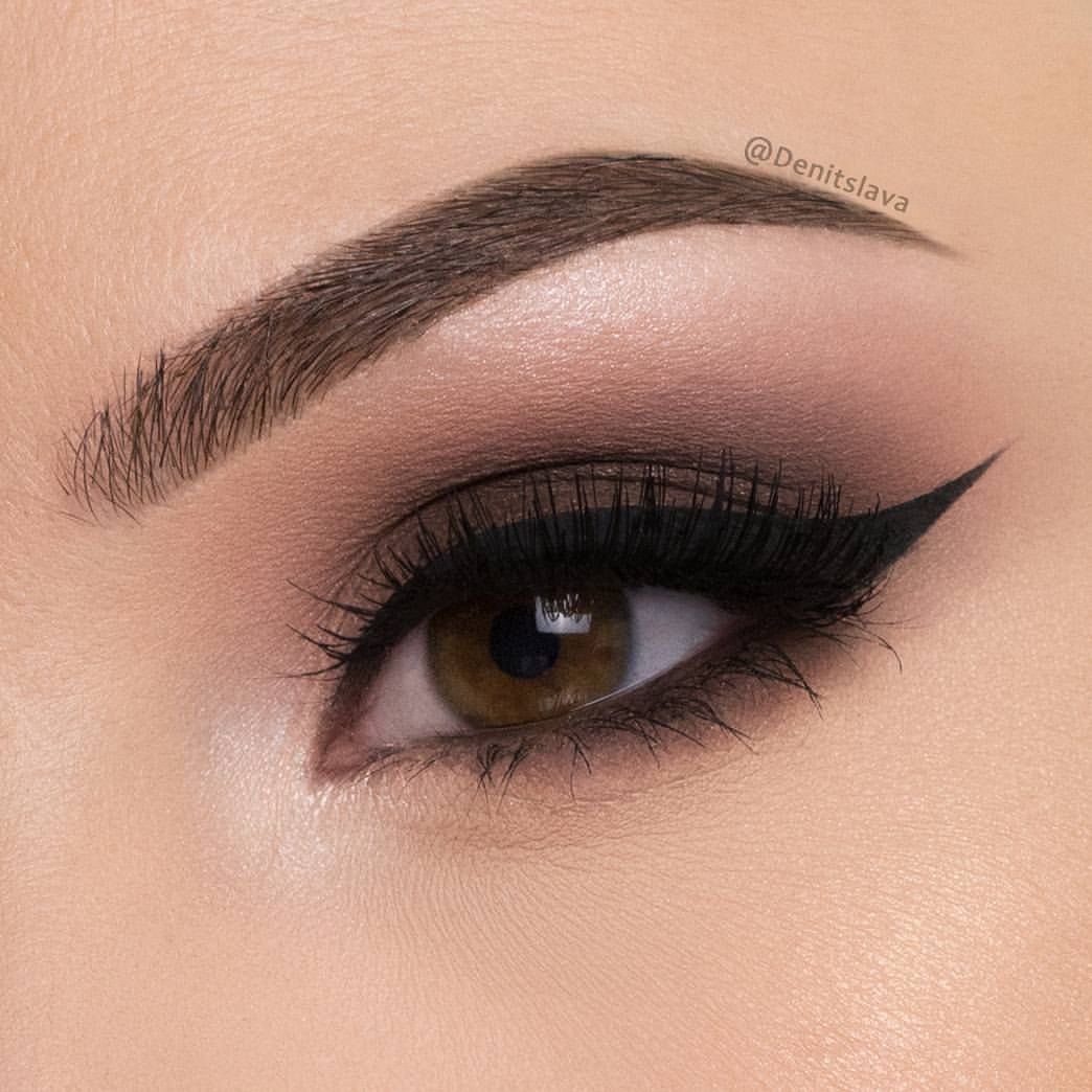 Макияж глаз со стрелками и тенями