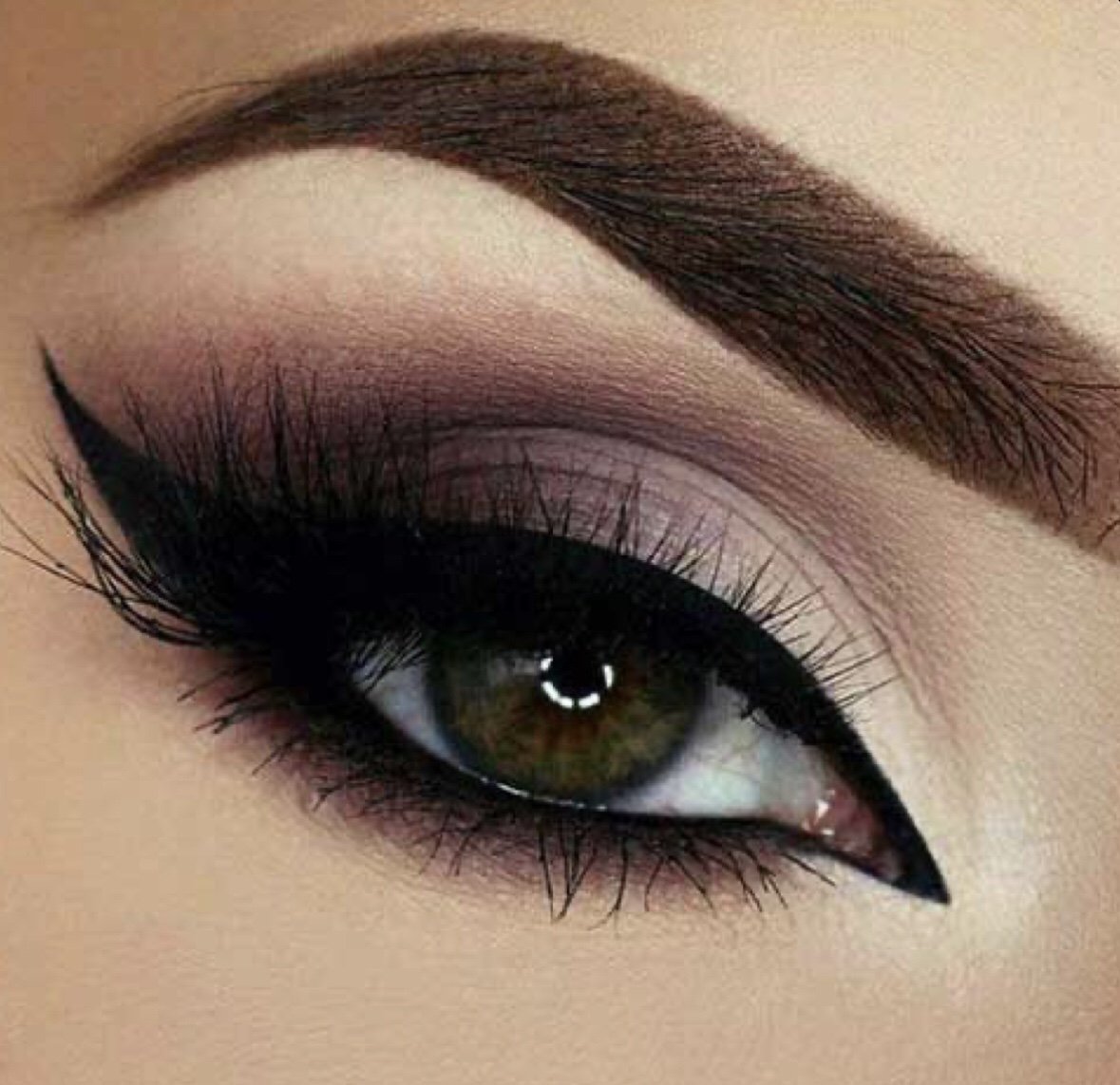 Лёгкий макияж в коричневых тонах