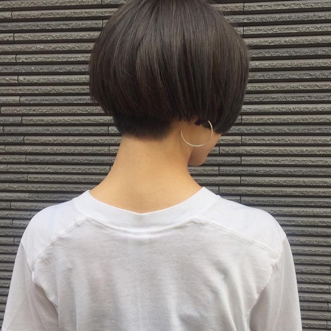 Боб каре ассиметричное затылок