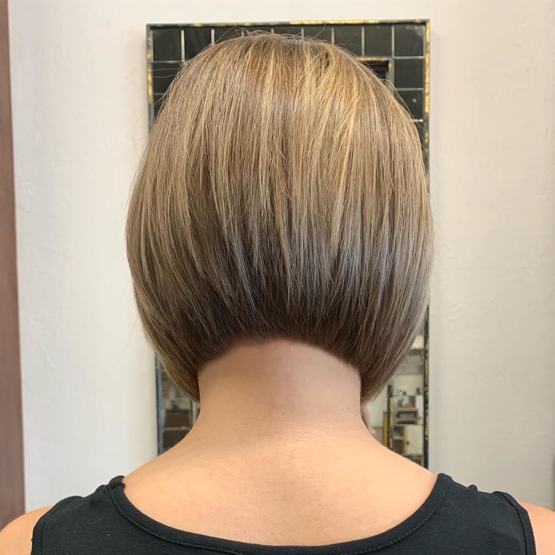 Карэ удлиненное каре Боб на ножке