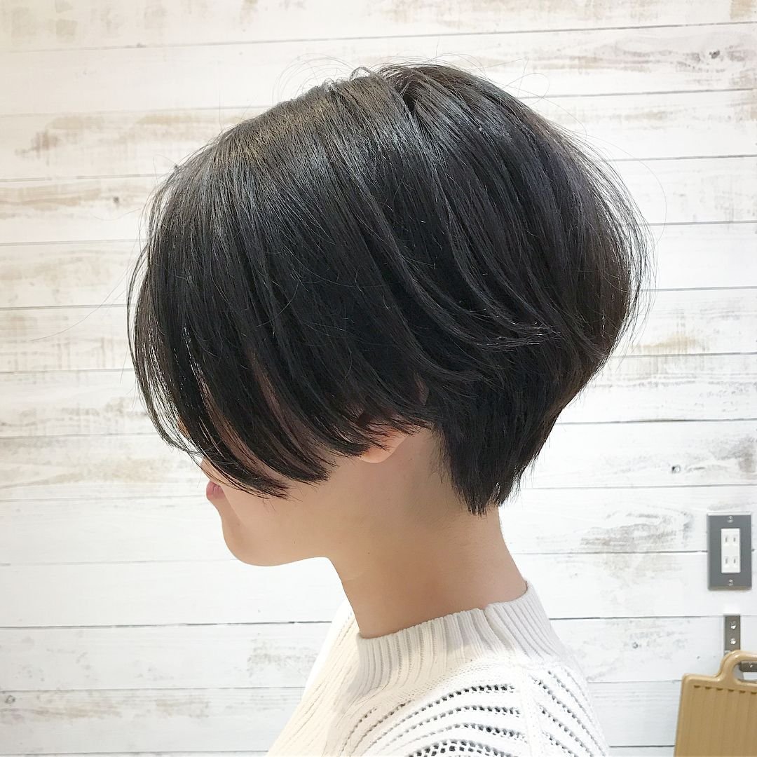 Женские стрижки каре на ножке градуированное