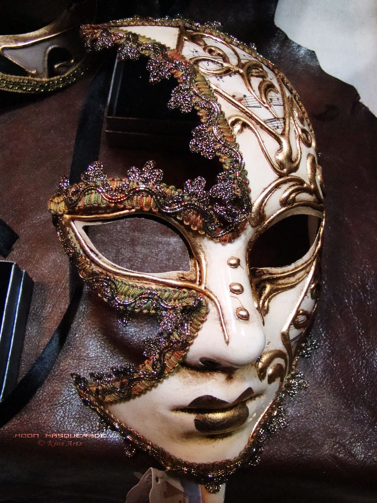 Красивая маска фото. Венецианский карнавал маска Луна. Маскарадная маска. Венецианские маскарадные маски. Необычные маски.