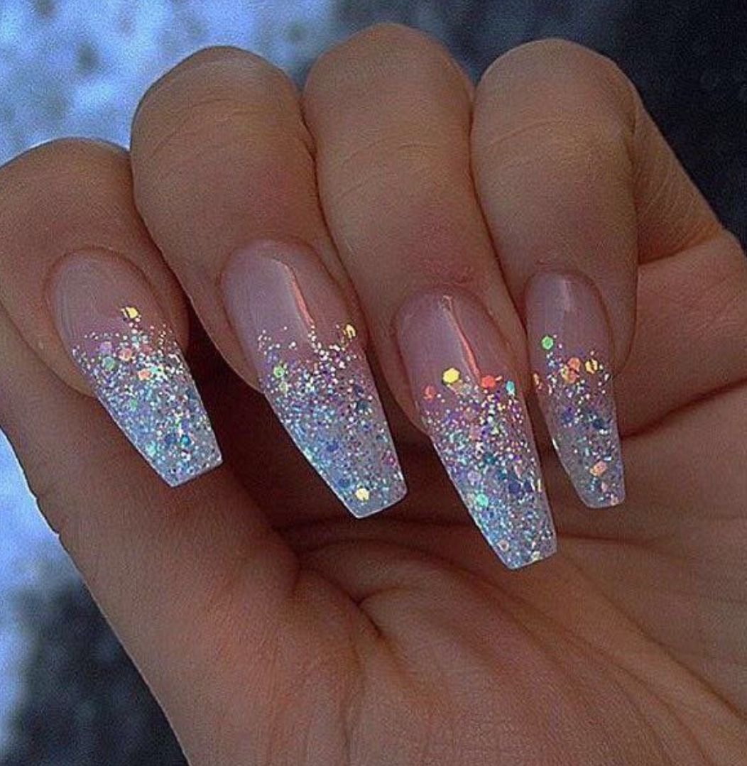 Ногти белые с блестками