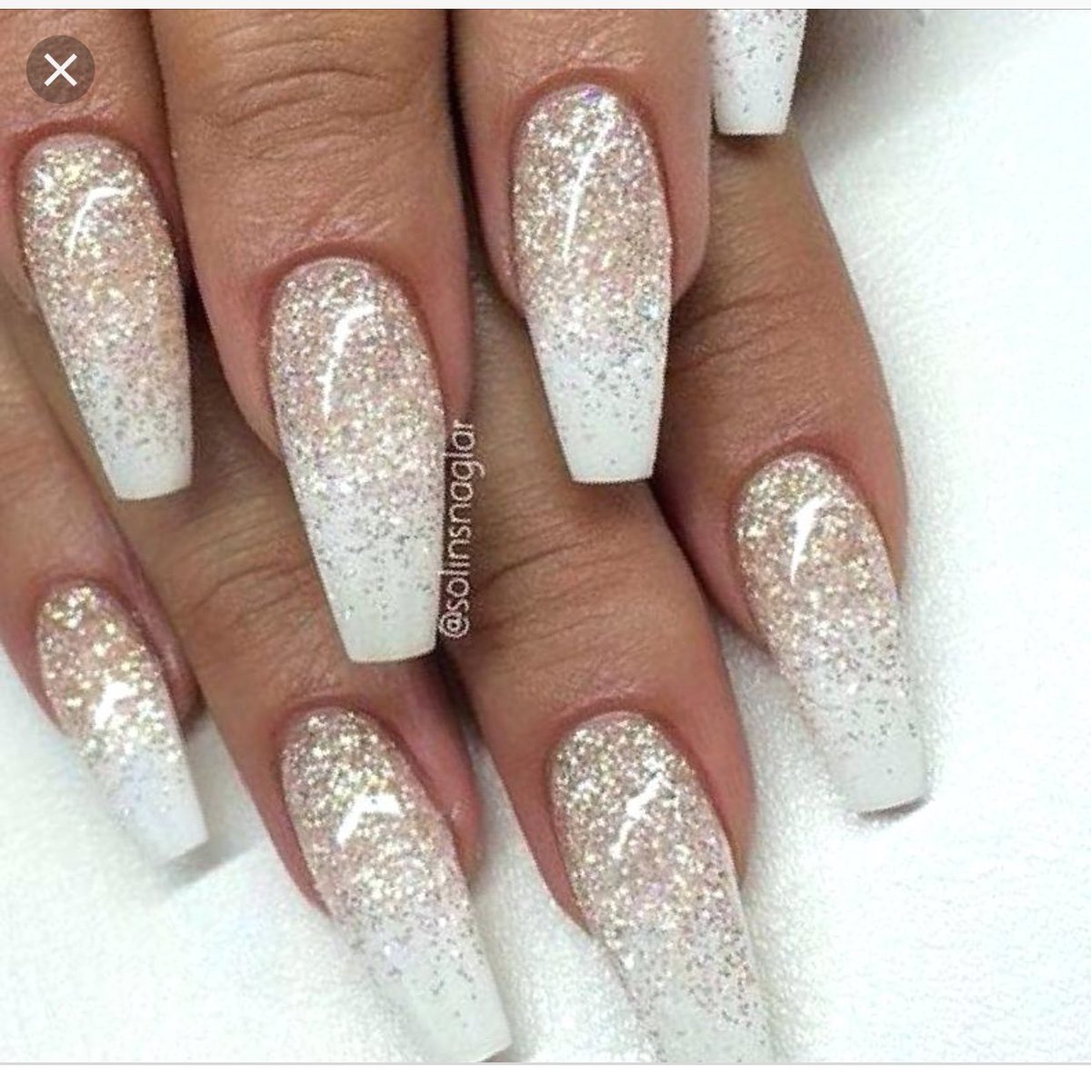 Светлые блестящие ногти