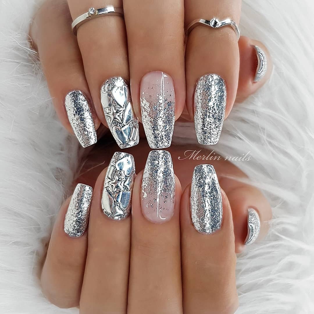 Новогодний маникюр на короткие