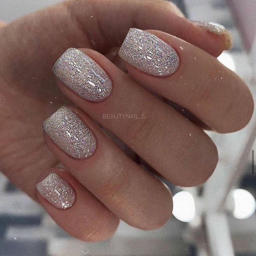 Маникюр со снежинками