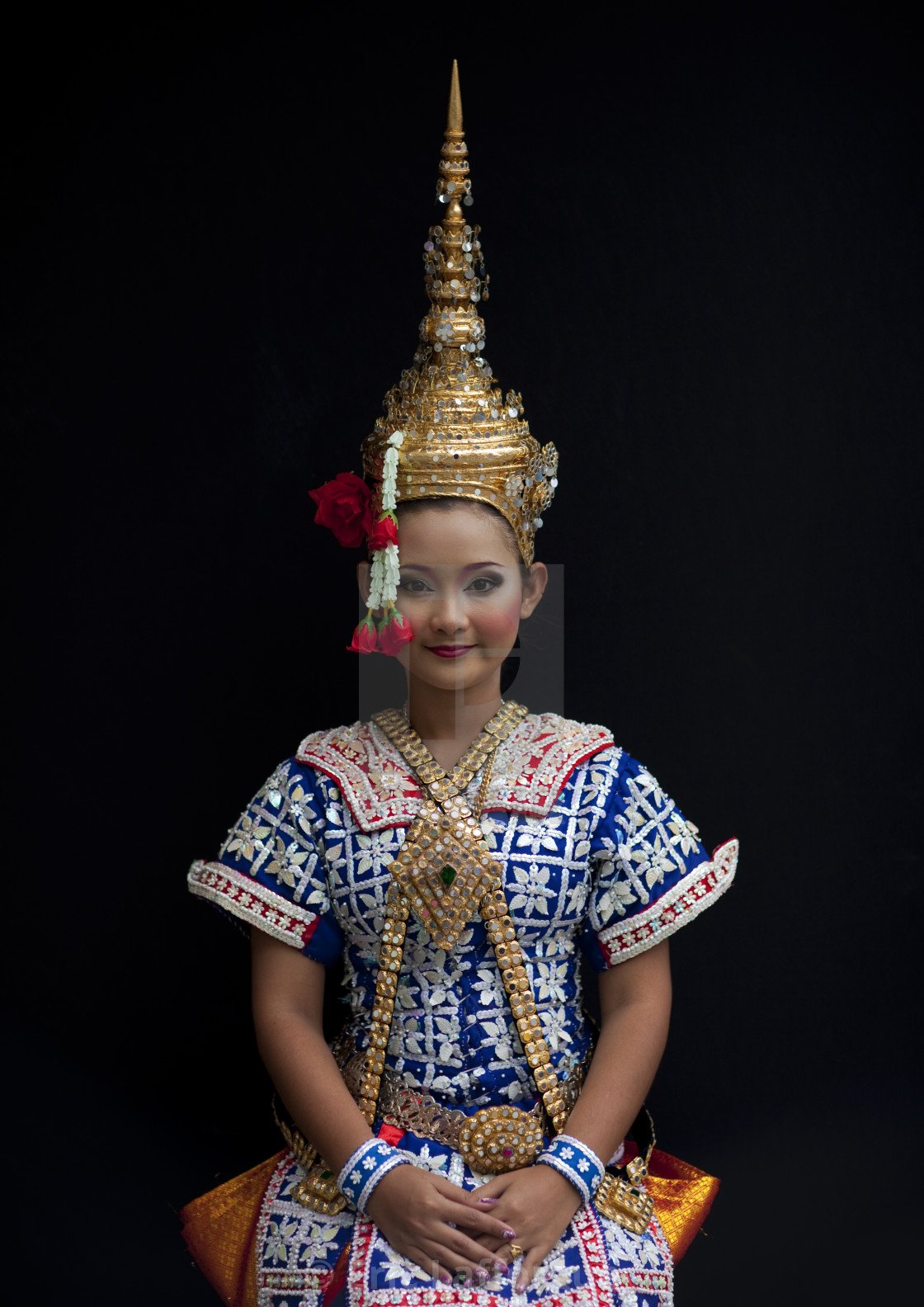 Женские тай. Тайцы национальный костюм. Лаос национальный костюм. Национальный головной убор Тайланда. Таиландская Национальная одежда.