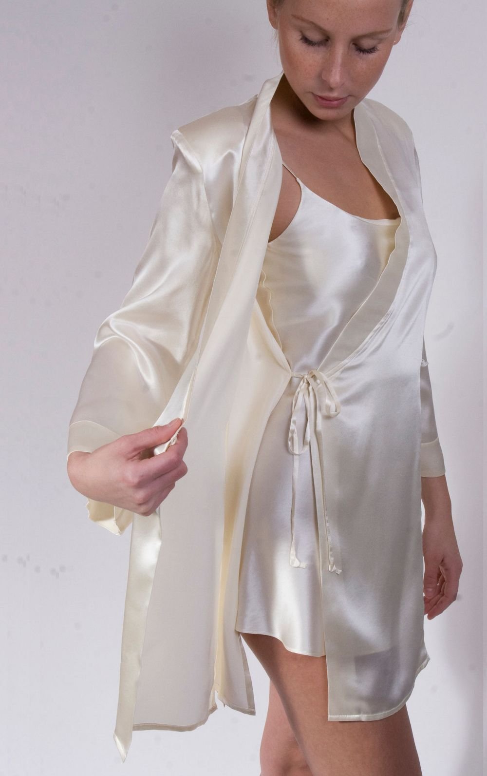 Платье халат из шелка. 17253 Mia-Mia кимоно "Lady in White". Женский пеньюар с халатом. Шелковый халатик. Пеньюар женский шелк.