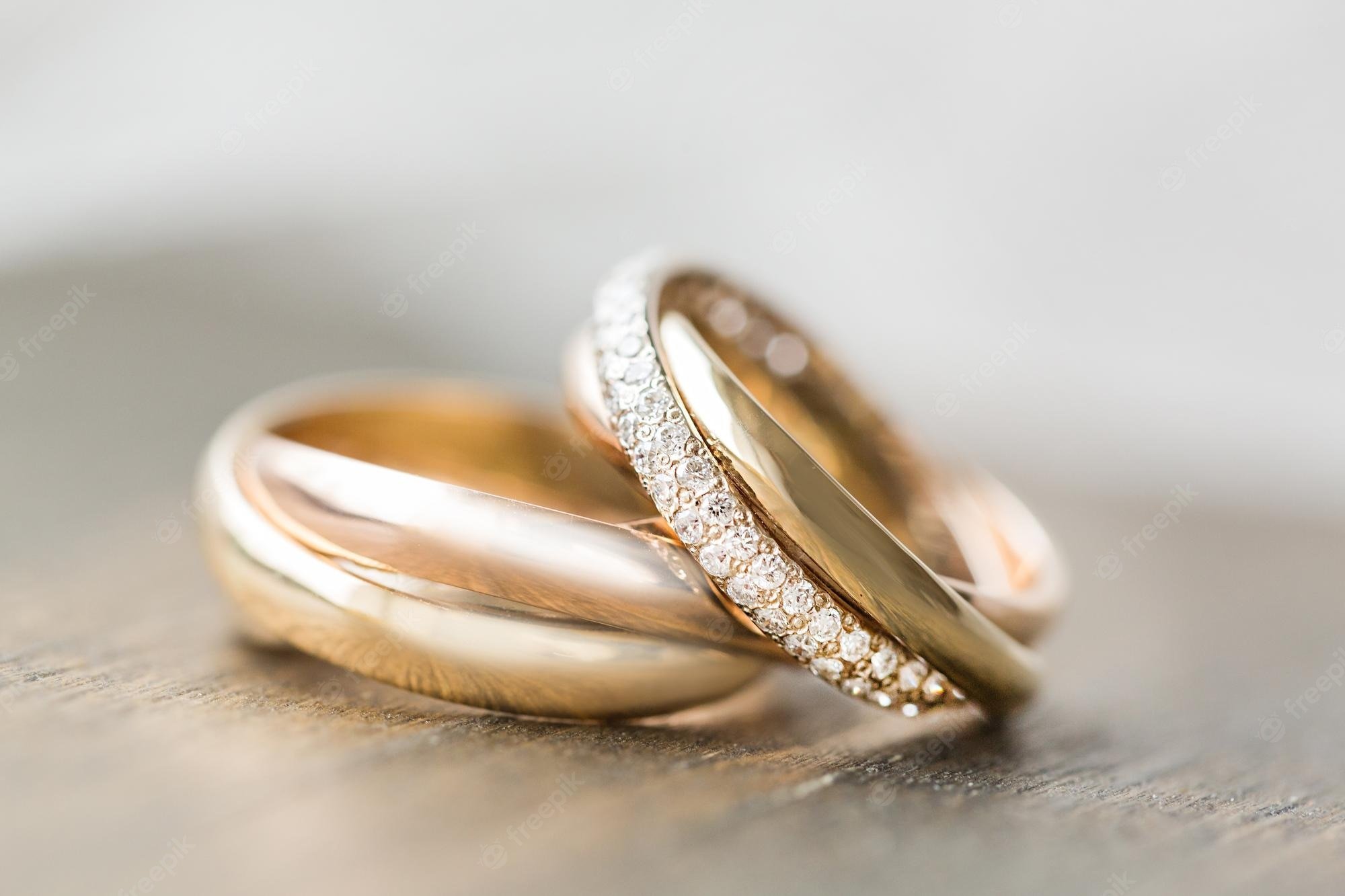 Понравились кольца. Свадебные кольца. Кольца на свадьбу обручальные. Обручальное кольцо для девушки. Кольцо к обручальному кольцу.