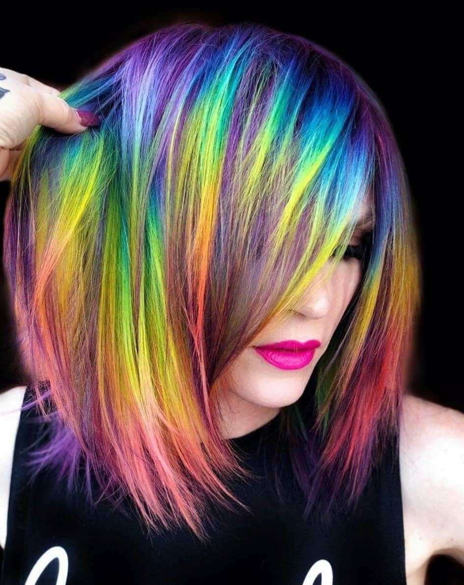 Окрашивание с цветными прядями на короткие волосы