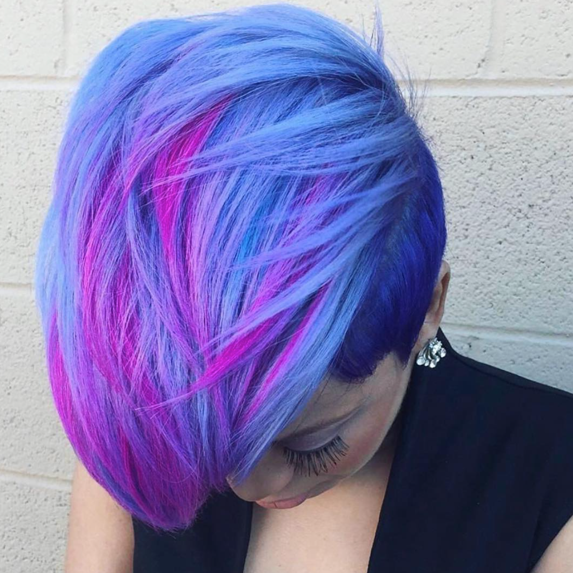 Яркое окрашивание на короткие волосы